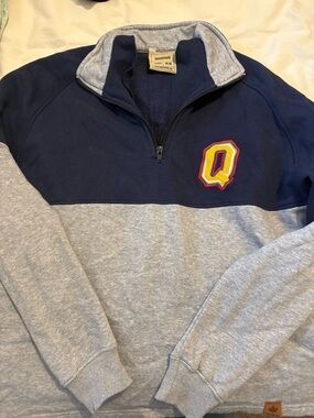 Queen’s Two-toned Fleece Quarter Zip